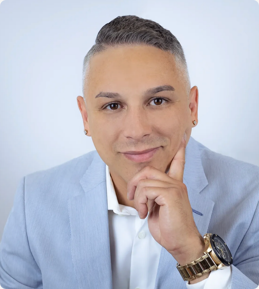 Headshot of Carlos Ricard