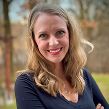 Headshot of Julianna Manske